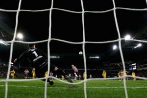 فوز تونتي وايندهوفن وفيينورد وهيرينفين في هولندا