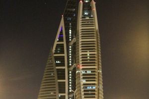 شاهد صور مشاركة المنامة لمدن العالم بإطفاء الأنوار في 