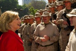 كلينتون تريد 'تعهدات ملموسة' من ايران في الملف النووي  