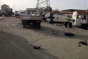 إصابة 6 أشخاص بتصادم 3 مركبات بينهم دورية أمنية بسترة ..شاهد الصور 