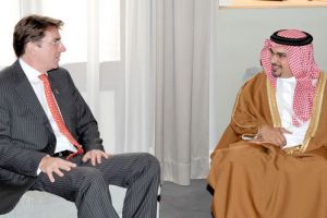 ولي العهد يبحث مع السفير البريطاني التطورات والمستجدات بالساحة السياسية في المنطقة 