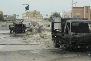 'الداخلية': مجموعة تحرق شاحنتين لجمع النفايات في منطقة العكر الشرقي وتعتدي على عمالها