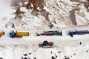 الجيش الباكستاني : دفن قرابة 130 جندي في انهيار جليدي قرب الحدود مع الهند