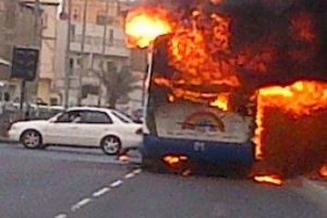 حريق ضخم في حافلة تابعة لشركة 'كارس'