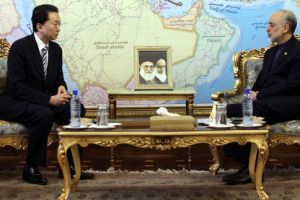 ايران تبلغ رئيس وزراء اليابان السابق انها متمسكة بحقها النووي