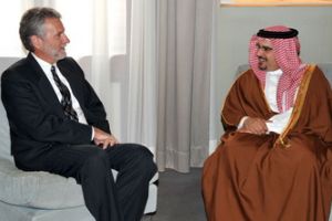 ولي العهد يؤكد خلال استقباله السفير الأمريكي أن المجتمع البحريني بكل مكوناته يدين العنف