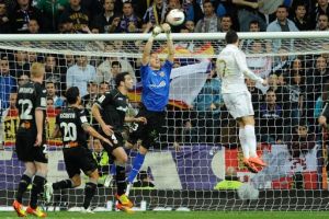 فالنسيا يعيد برشلونة الى دائرة المنافسة باجباره ريال على التعادل