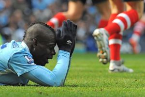 بالوتيلي يواجه خطر عدم المشاركة في كأس أوروبا 2012