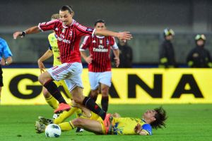 ميلانو يخرج من محنته بالفوز على كييفو في الدوري الإيطالي