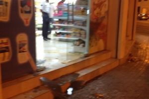 تكسير وسرقة برادات جواد فجر اليوم في المنامة