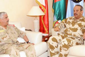 القائد العام لقوة دفاع البحريني يجتمع مع رئيس الحرس الوطني