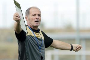 مدرب الأهلي القطري ينفي التجديد و بقاءه سيكون بضمانات