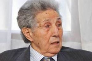 وفاة احمد بن بلة اول رئيس للجزائر بعد الاستقلال 