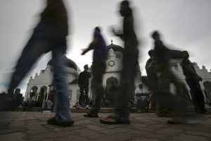 زلزال عنيف قبالة سواحل اندونيسيا يثير المخاوف من تسونامي 