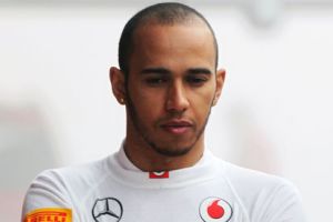 معاقبة هاميلتون بإرجاعه 5 مراكز في سباق الصين