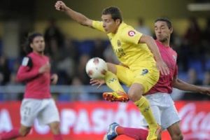 فياريال يحقّق فوزاً متأخراً على ملقا