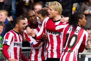 إيندهوفن يهزم الكمار وفينورد ينتزع المركز الثالث في الدوري الهولندي