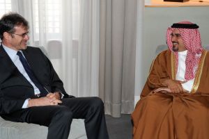 خلال أستقباله سفير فرنسا... ولي العهد يؤكد رفض جميع فئات المجتمع البحريني للعنف