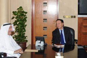 وزير الصناعة والتجارة يشيد بالدور الفاعل للمستثمرين ورجال الأعمال البحرينيين
