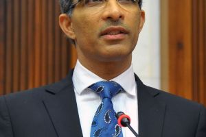 خدمات النواب توافق على إنشاء مركز للكلى ونقل المباريات الجماعية على قناة البحرين