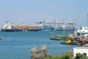 تركيا تبدأ تفتيش سفينة بحثا عن أسلحة قد تكون في طريقها إلى سورية 