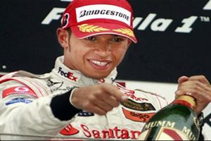 هاميلتون الأسرع في أولى تجارب البحرين