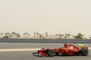 الاسباني الونسو : المنافسة على لقب الفورمولا هذا العام ستكون قوية ولن تحسم مبكرا 