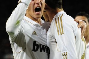 ريال يهزم برشلونة ويقترب من حسم لقب الدوري الاسباني