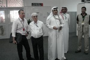 إيكلستون يتفقد المركز الاعلامي ويقول لـ 'الوسط الرياضي' : أتمنى أن تحرز الحلبة جائزة أفضل تنظيم لهذا الموسم