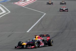 فيتل سائق رد بول يفوز بسباق البحرين الجولة الرابعة في فورمولا 1 