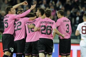 فيدال يقود يوفنتوس للانفراد بقمة دوري ايطاليا بعد تعادل ميلانو