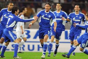 شالكه يتأهل إلى دوري الأبطال وشبح الهبوط ينتظر هرتا أو كولن