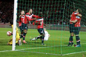 ضربة قوية لآمال باريس سان جيرمان في الفوز بالدوري الفرنسي	