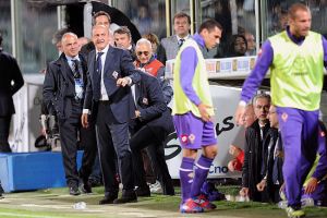 بطولة ايطاليا: فيورنتينا يقيل مدربه بعد اعتدائه على احد لاعبيه 