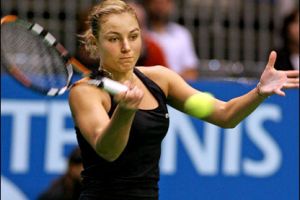 الايطالية فينشي تصعد إلى قبل نهائي بطولة استوريل للتنس