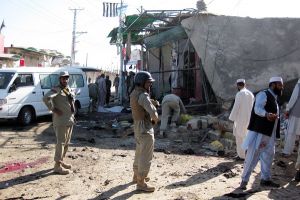 فتى انتحاري يقتل 16 في باكستان 