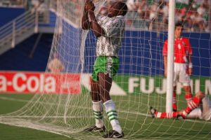 وفاة الهداف النيجيري السابق رشيدي يكيني 