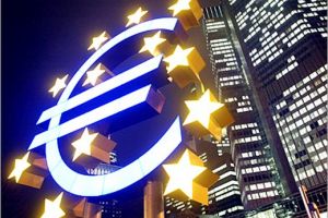 اليورو يهبط إلى أدنى مستوياته في 4 أشهر بسبب اليونان