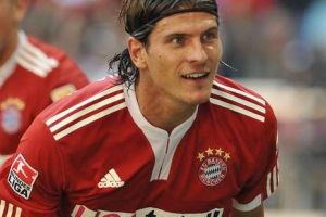 جوميز يهدد صدارة ميسي في قائمة هدافي دوري أبطال أوروبا