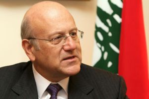 رئيس الوزراء اللبناني يتصل بمسئولين خليجيين مستوضحاً أسباب دعوة رعاياهم لمغادرة لبنان 