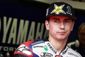 لورينزو يستعيد صدارة بطولة العالم بعد الفوز بسباق فرنسا 