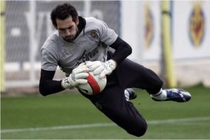 اشبيلية يتعاقد مع لوبيز حارس فياريال