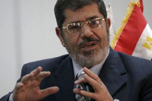 محمد مرسي المرشح 'الاحتياطي' لجماعة الاخوان التي اوصلته ماكينتها الى الجولة الثانية