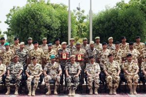 رئيس هيئة الأركان يشهد تخريج دورة التعبية التأسيسية للضباط