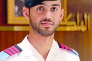 تلميذ عسكري بحريني يحرز المركز الأول في التقدير العام والرياضة بكلية الملك فهد البحرية