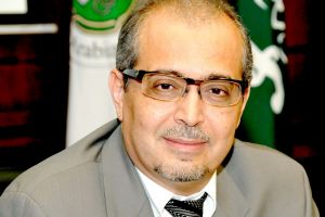 أكاديمي من جامعة الخليج العربي يحصل على عروض عالمية تساهم في تطوير ابتكاراته الدوائية