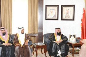 وزير الداخلية يؤكد على أهمية التواصل مع جميع مكونات المجتمع تعزيزاً للأمن الاجتماعي