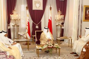 جلالة الملك المفدى يوجه وزارة الإسكان الى ان تراعي في المشاريع الاسكانية الحفاظ على التقاليد والتراث البحريني