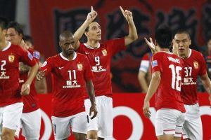 ليبي يقود غوانغجو إلى ربع النهائي وخيبة يابانية