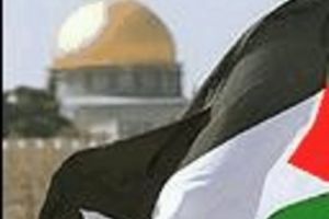 اصابة ثلاثة فلسطينيين في غارة جوية اسرائيلية على خان يونس 